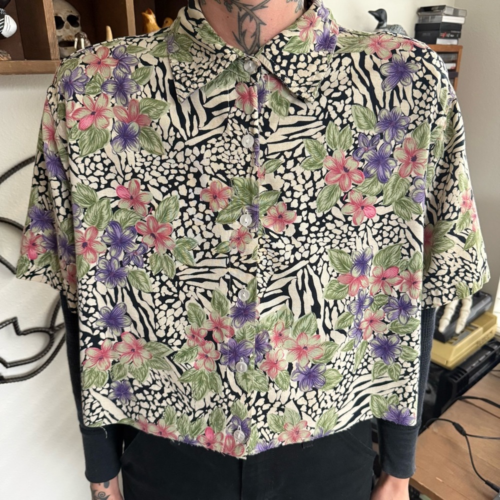 Vintage 80s Cropped Floral Animal AOP Short Sleeve Button Down ~ Size Large - Picture 5 of 9